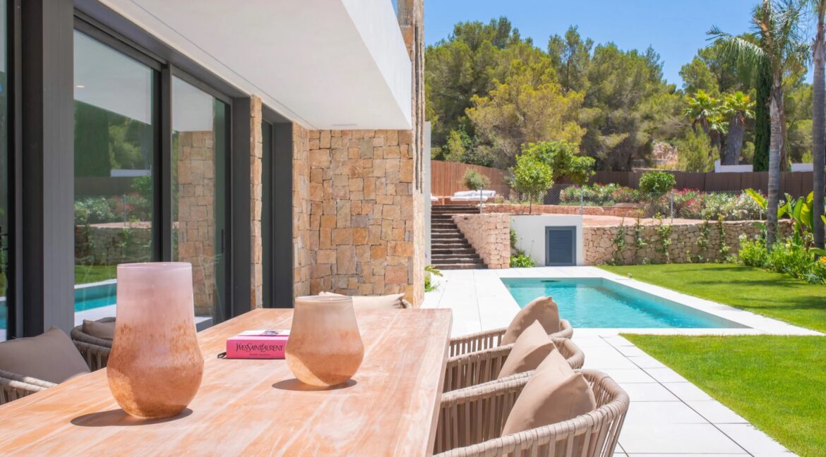 Modern-5-Bed-Luxury-Villa-with-Rooftop-Pool-in-Roca-Llisa-Ibiza-11-2048x1367